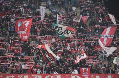 Bari, cori allo stadio durante il minuto di silenzio per Napolitano: multato il Catanzaro