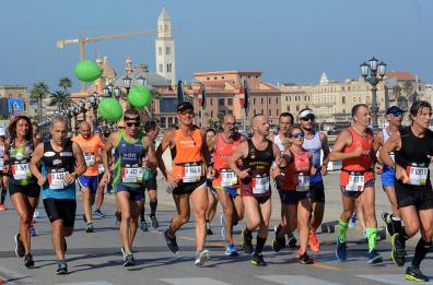 Bari, la domenica è di corsa sul lungomare con la Half Marathon
Tante multe per divieti «invisibili»