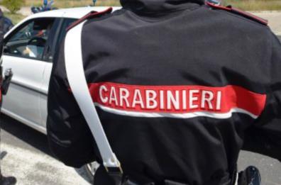 Orta Nova, evade dai domiciliari e minaccia donna in un bar: ricercato 36enne