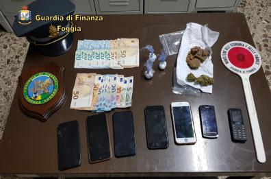 In macchina eroina e cocaina: arrestati 2 corrieri della droga nel Foggiano