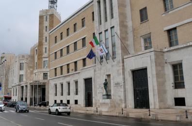 Regione Puglia: rimborsi d'oro agli avvocati, anche per incarichi di 15 anni fa