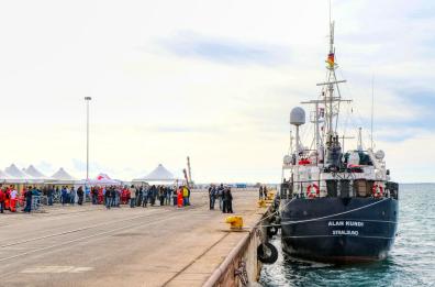 Taranto, l'Alan Kurdi salpata dal porto: «Torniamo a salvare vite»