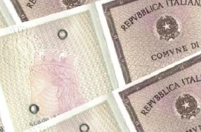 Bari, GdF sequestra al porto 196 carte d'identità in bianco, destinate alla criminalità albanese