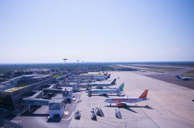 Aeroporto Brindisi, domenica modifiche ai voli per disinnesco bomba: ecco le variazioni