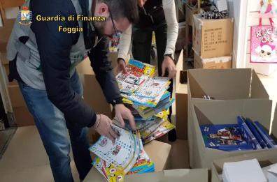 Foggia, penne, quaderni e materiale per la scuola contraffatto: GdF sequestra 17mila prodotti