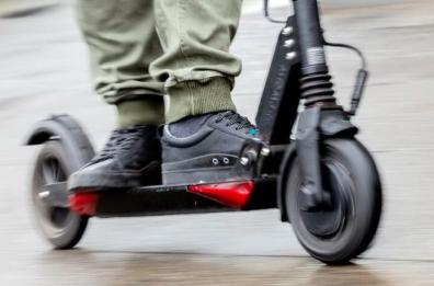Bari, monopattini elettrici su strada, via alla sperimentazione: ecco dove potranno circolare