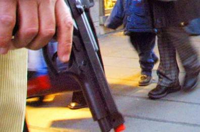Bari, alunno spara al prof. con una pistola a pallini al cambio dell'ora