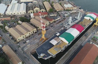 Taranto, le spettacolari immagini della Cavour pronta al restyling per ospitare gli F 35