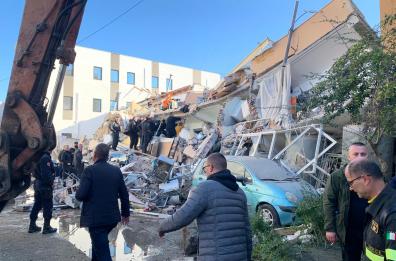Sisma in Albania, i lavori nel campo d'accoglienza. Emiliano: Puglia supporta fratelli albanesi