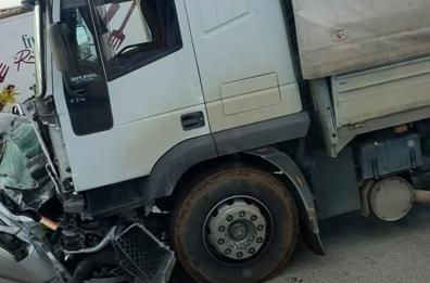 Rutigliano, scontro frontale tra auto e camion: muore 75enne