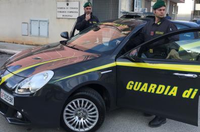 Monopoli, truffano per 200mila euro anziana facendole perdere la casa: 7 indagati
