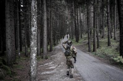 Un plotone del  9° fanteria di Trani a Brunico si addestra nel rastrellamento dei centri abitati