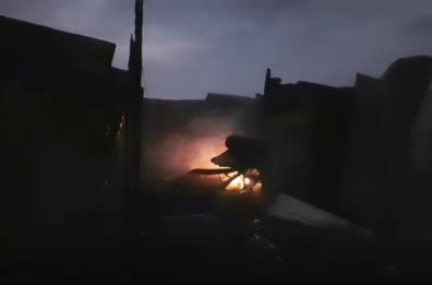 Rignano, paura nel ghetto: distrutte da un incendio oltre 200 baracche. Le fiamme partite da un fornelletto