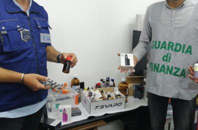 Gravina, sequestrate dalla Gdf 2mila sigarette elettroniche "tarocche"