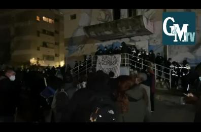 Bari, sgomberato l’ex Socrate: tensioni e proteste, blitz della Polizia. I migranti rientrano nella struttura 