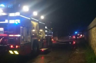 Latiano, fiamme in un capannone di materiale edili: danni ingenti