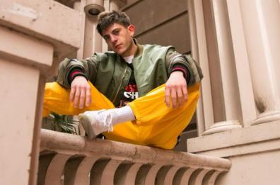 Il rap sperimentale di Rkomi in concerto al Demodé di Modugno
