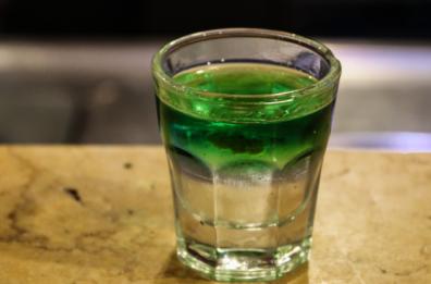 Foggia: offre alcol a minorenni, sospesa licenza per 3 giorni a titolare «cicchetteria»