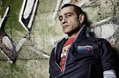 Sud Sound System, dopo l'incidente Nandu Popu tranquillizza i fan: «Neanche un graffio grazie alle cinture»