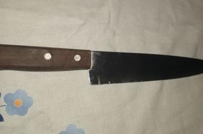 Lecce, ex poliziotto su Facebook: «Accoltellato dalla mia ex moglie»