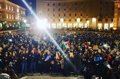 «Lecce non si Lega»: un «mare» di sardine nel cuore del centro storico