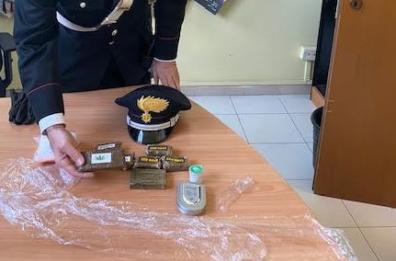 Potenza ,corriere della droga «in gonnella»: arrestata 22enne con 2 chili di hashish