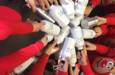 Bari, azienda dona 800 borracce d'acciaio a 3 scuole per dire no alla plastica