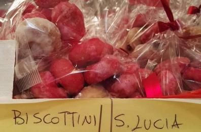 Casamassima, i biscottini di S. Lucia: la signora Maria li prepara da quando era bambina