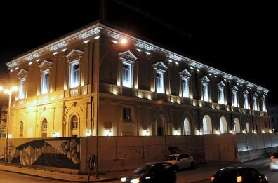 Bari, si accendono le luci sull'ex mercato del pesce di piazza del Ferrarese
