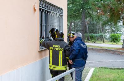 Potenza, non aveva avuto lo stipendio, si cosparge di benzina e minaccia di darsi fuoco: salvato