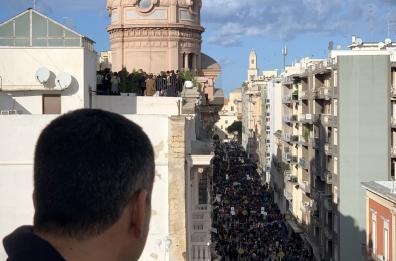 Il 24 dicembre dei baresi: tutto esaurito in centro tra aperitivi, auguri e regali