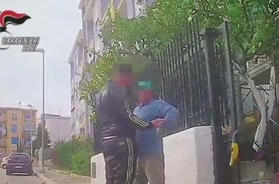 Bari, estorcevano denaro a società edili al San Paolo: due arresti