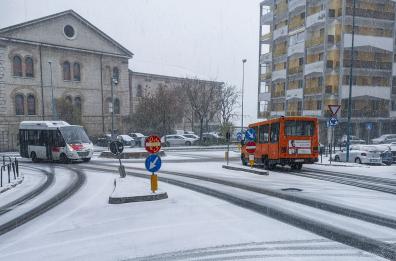 Prima nevicata in Puglia e Basilicata: Potenza è imbiancata, fiocchi anche a Cassano