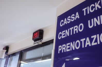 Bari, «Bisogna riaprire il Cup del Policlinico: troppi disagi per l'utenza»