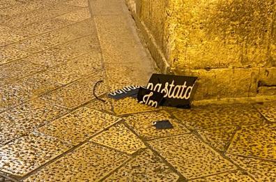 Bitonto, luminarie antimafia prese a sassate. Sindaco: «Iniziative culturali continuano»