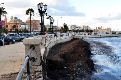 Maltempo: a Bari code sulla statale 16, chiuso un sottopasso