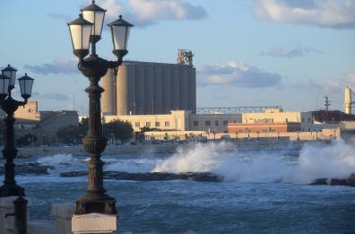 Puglia, addio al bel tempo: in arrivo pioggia e vento forte. Bloccati collegamenti Termoli-Tremiti