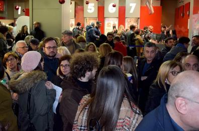 «Che belli i cinema pieni»: Checco Zalone rianima le sale baresi