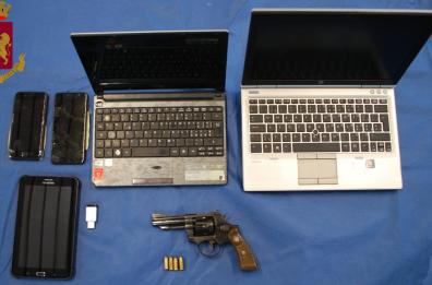 Matera, diffonde sui social video intimi della ex: arrestato 37enne