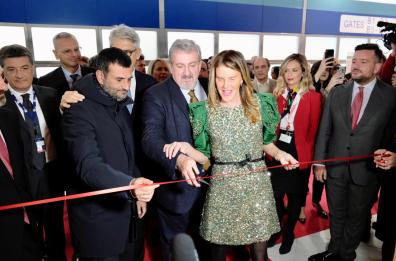 Aeroporto Bari, Anna Dello Russo inaugura Vip lounge. Fitto: che tristezza