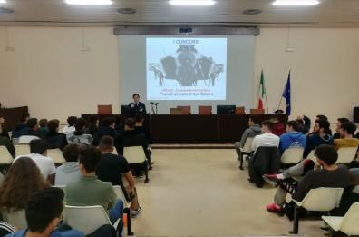 «Prendi al volo il tuo futuro»: l'Arma azzurra nelle scuole di Bari