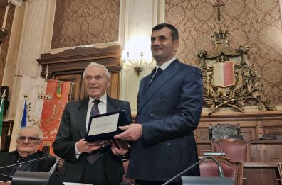 Bari, targa al prof. Simonetti: per l'impegno di una vita a favore della salute della comunità