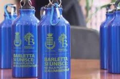 Barletta dice no alla plastica: distribuite 9mila borracce in alluminio per gli studenti