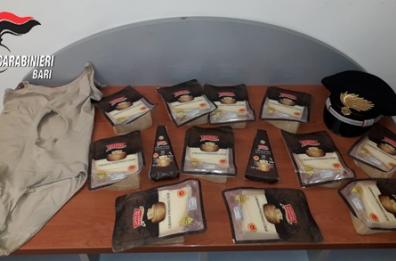 Taranto, nascondono confezioni di formaggio nel body elastico: arrestati marito e moglie di Turi