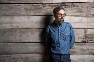 Brunori Sas in Puglia presenta «Cip»: «Cinguetto come... un fringuellino»