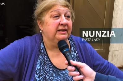 Bari, Nunzia Caputo e le sue orecchiette sui canali del The New York Times