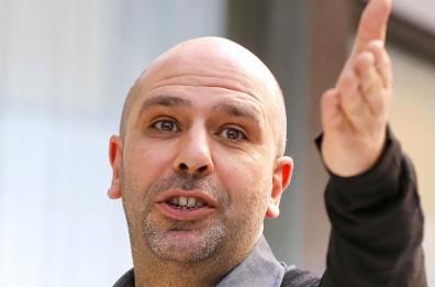 Effetto Tolo Tolo: «Mi può dare la crema antirughe di Zalone?»
