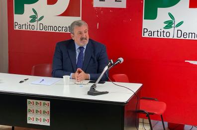 Emiliano riunisce coalizione della Puglia e risponde a Renzi: «Il problema è a livello nazionale»