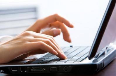 Altamura, pubblicò online il video del marito con l'amante: in 4 processo