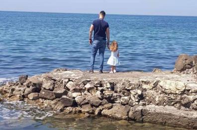 Lascia la carriera a Milano e torna in Puglia per aiutare la figlia a respirare bene: il post è virale